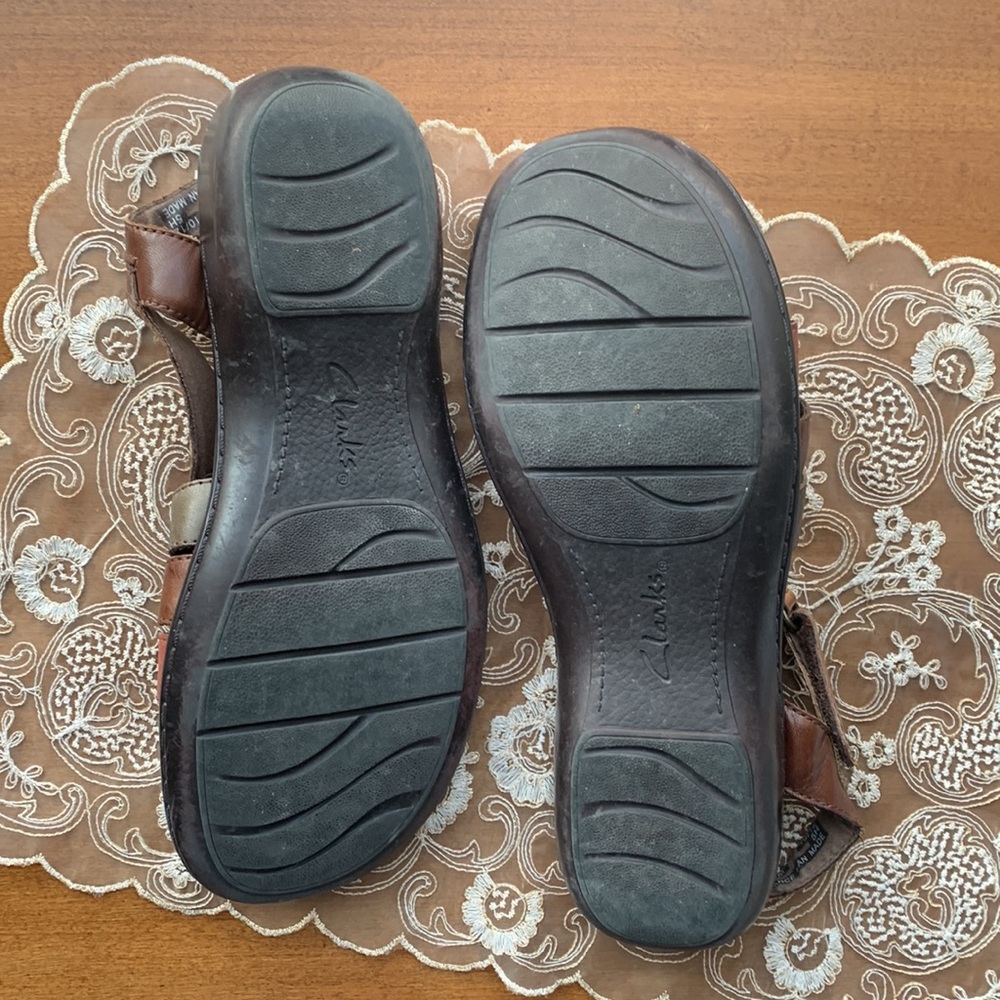 Clarks sandals - Picture 2 of 3